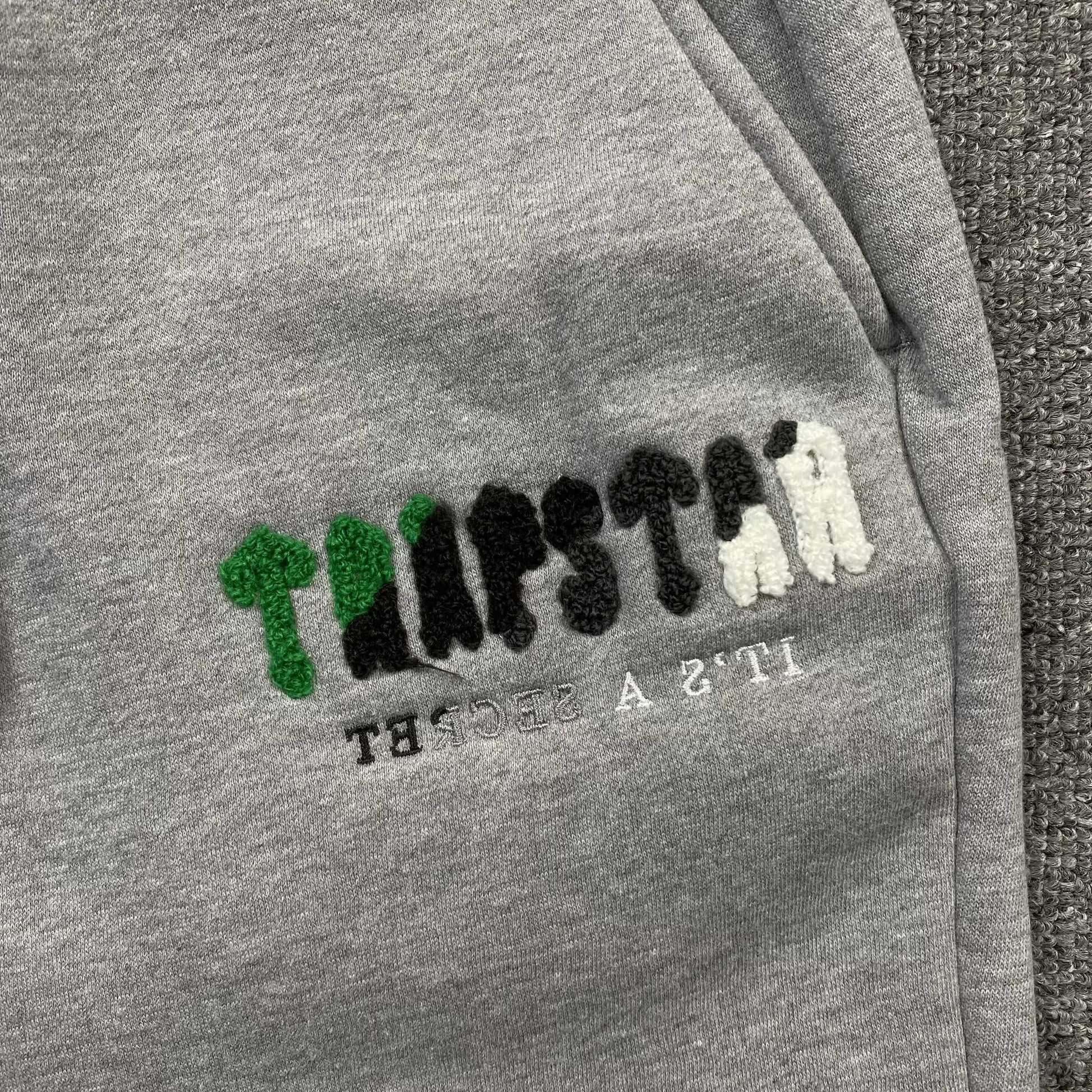 trapstar-chenille-decoded-tracksuit-grey-green-5-Drip Store Argentina