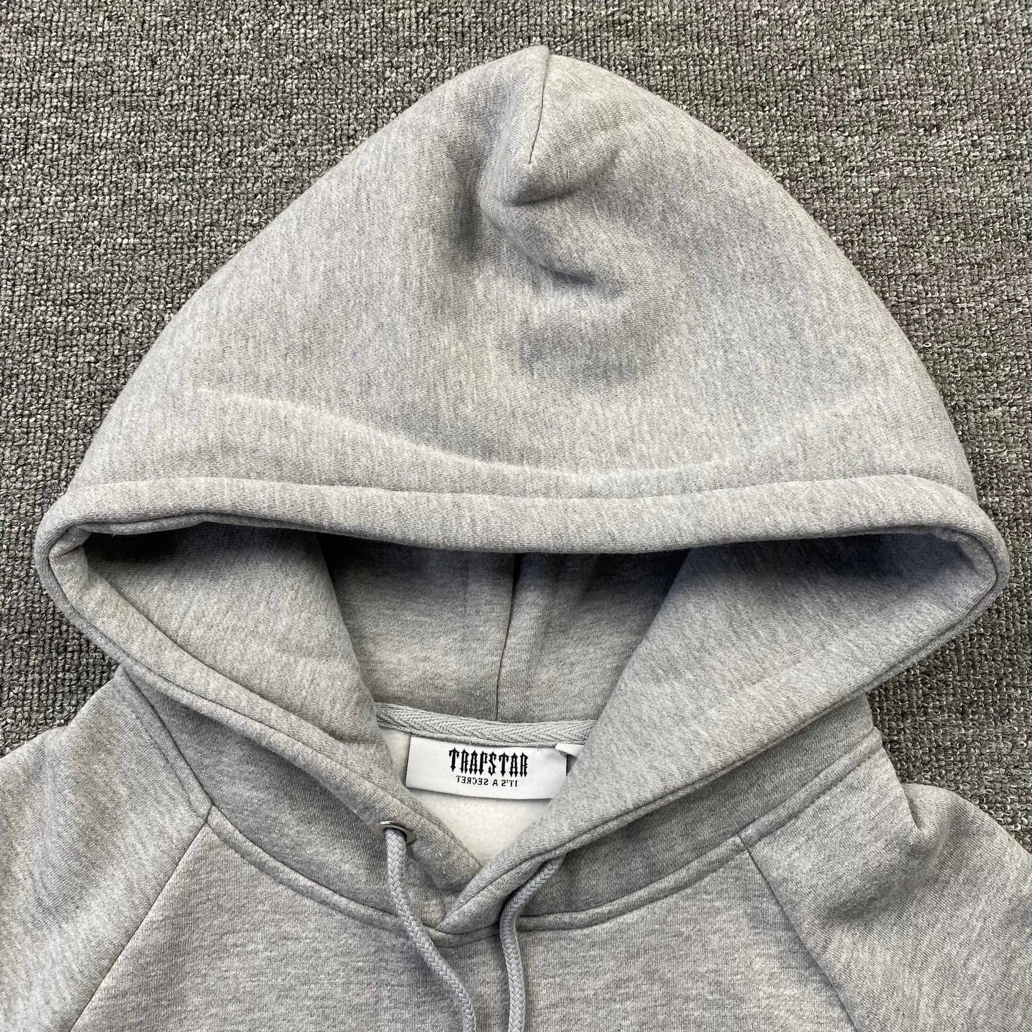 trapstar-chenille-decoded-tracksuit-grey-green-6-Drip Store Argentina