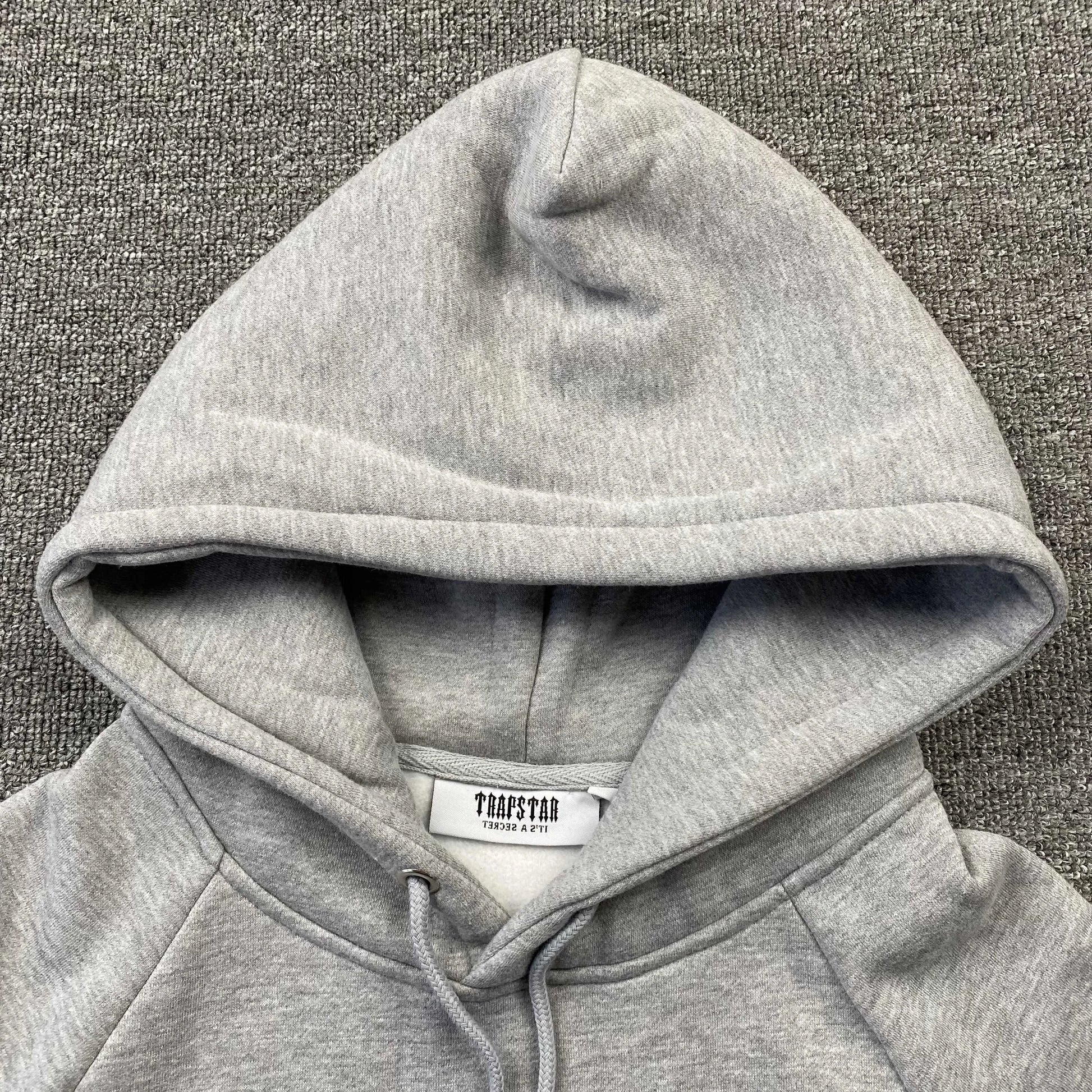 trapstar-chenille-decoded-tracksuit-grey-green-6-Drip Store Argentina