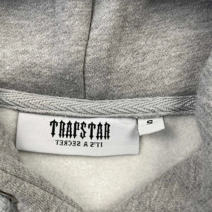 trapstar-chenille-decoded-tracksuit-grey-green-7-Drip Store Argentina