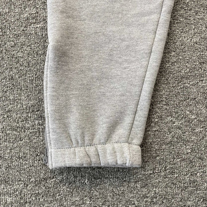 trapstar-chenille-decoded-tracksuit-grey-ice-flavours-11-Drip Store Argentina