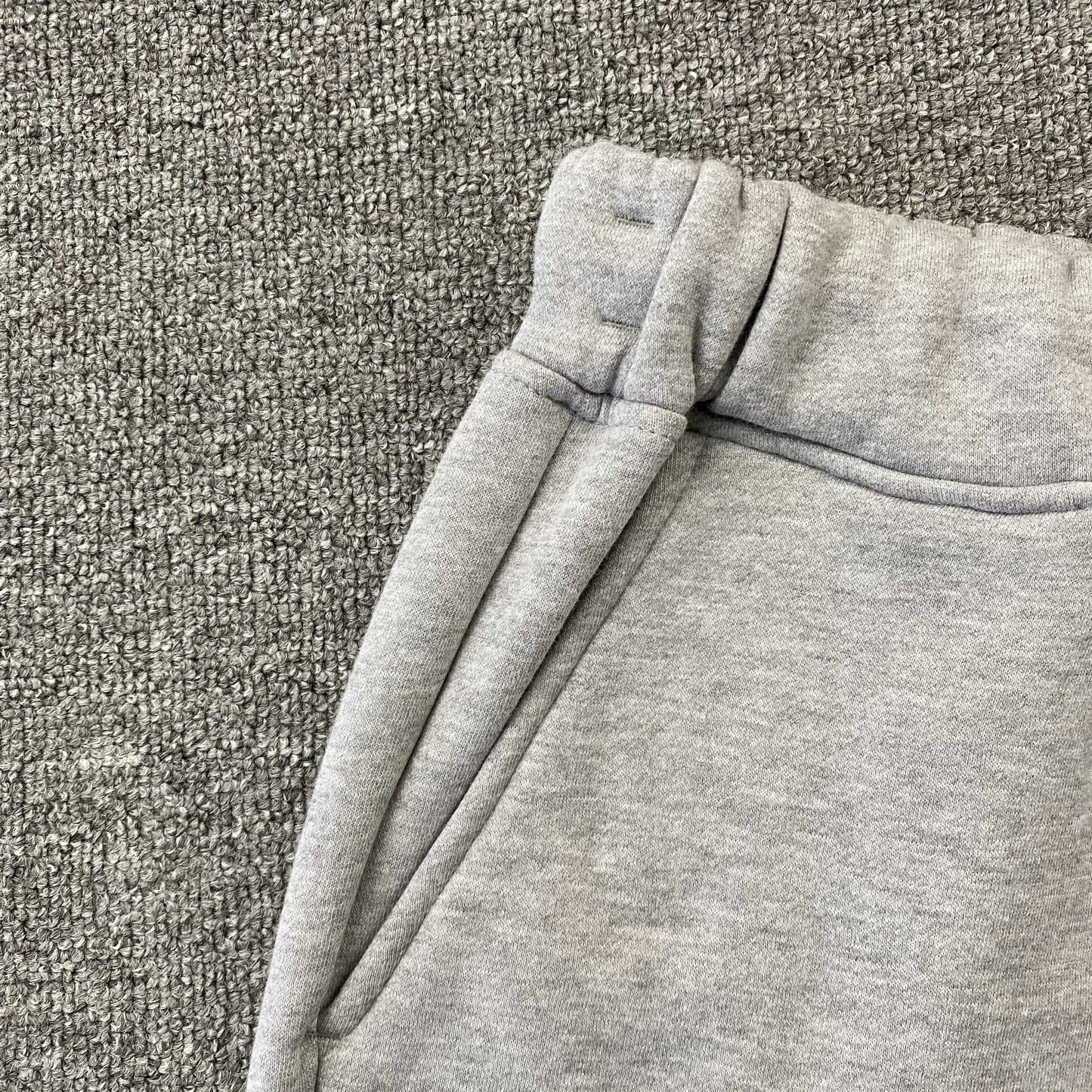 trapstar-chenille-decoded-tracksuit-grey-ice-flavours-13-Drip Store Argentina