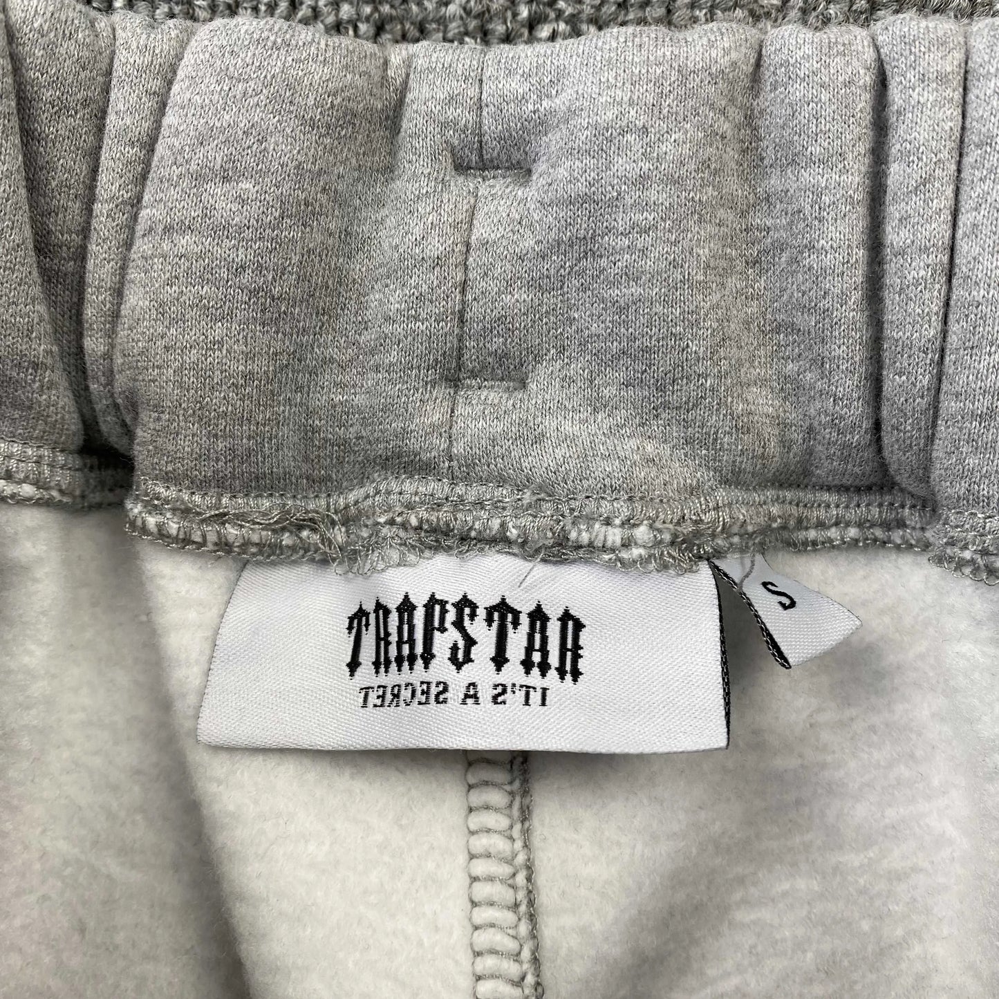 trapstar-chenille-decoded-tracksuit-grey-orange-10-Drip Store Argentina
