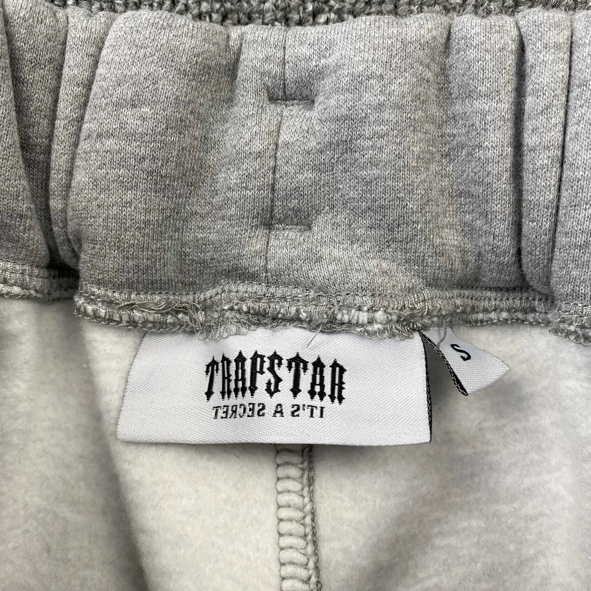 trapstar-chenille-decoded-tracksuit-grey-orange-10-Drip Store Argentina
