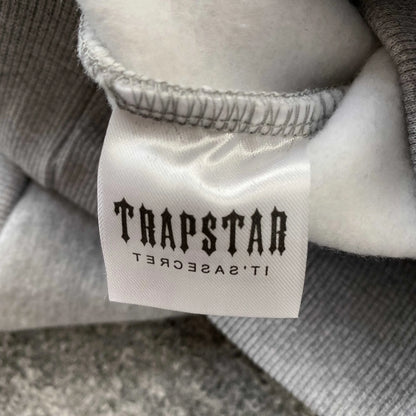 trapstar-chenille-decoded-tracksuit-grey-orange-11-Drip Store Argentina