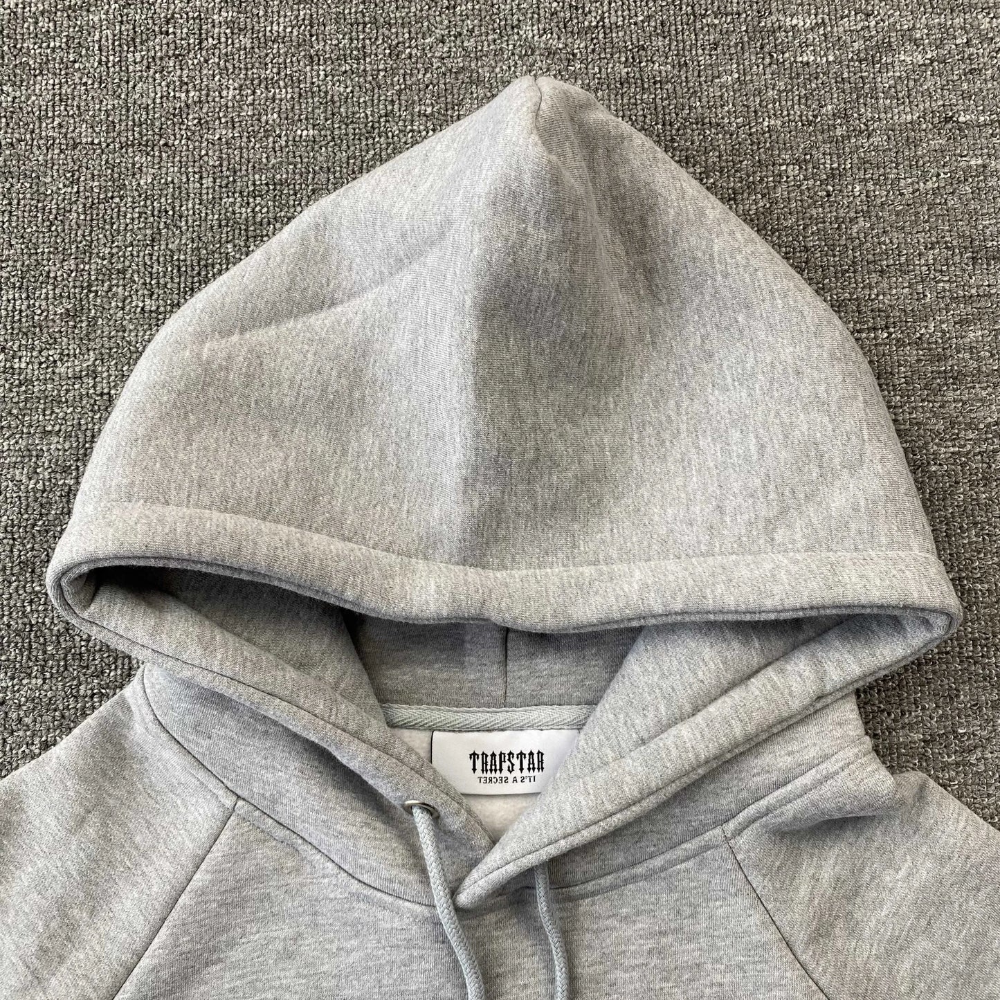 trapstar-chenille-decoded-tracksuit-grey-orange-6-Drip Store Argentina