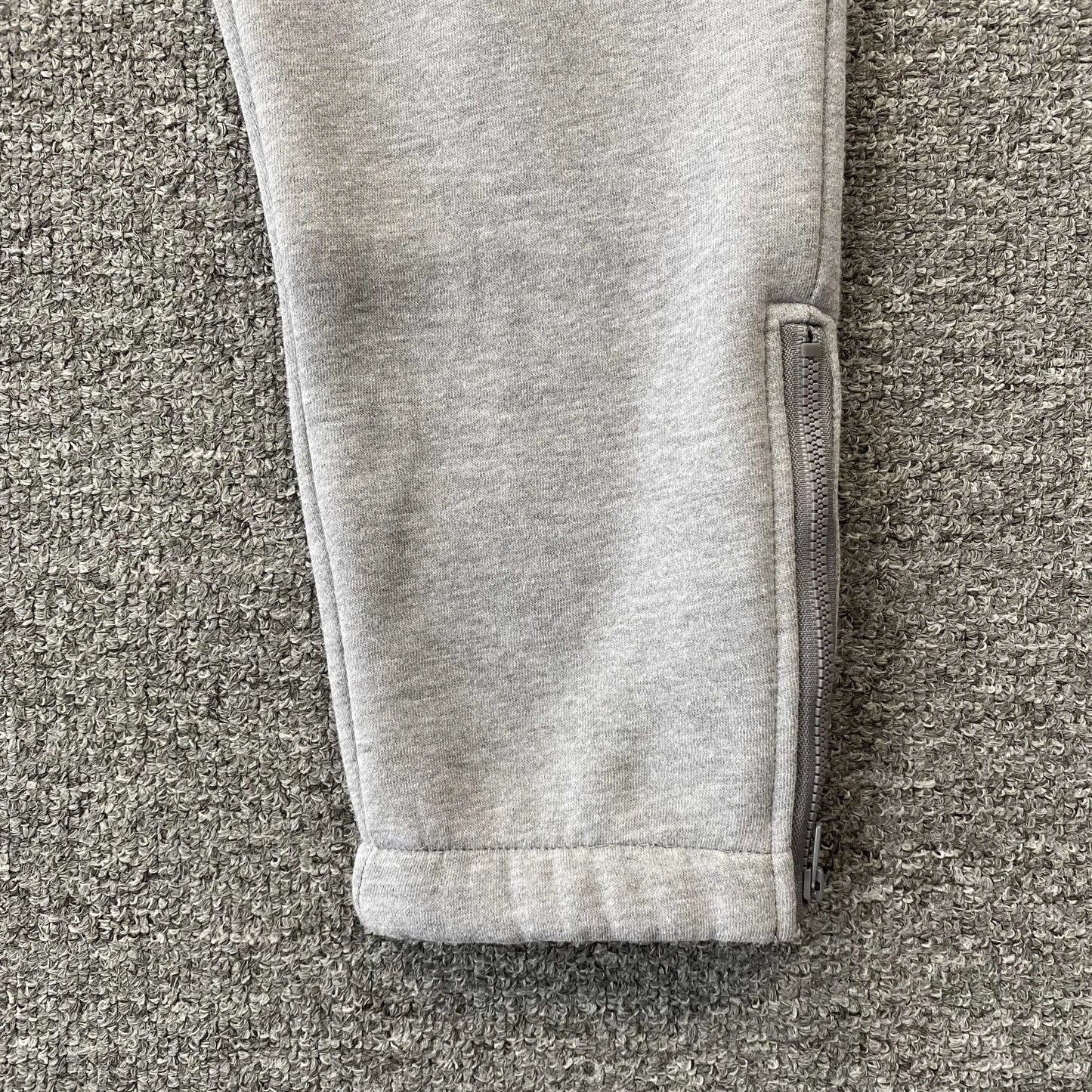 trapstar-chenille-decoded-tracksuit-grey-orange-9-Drip Store Argentina