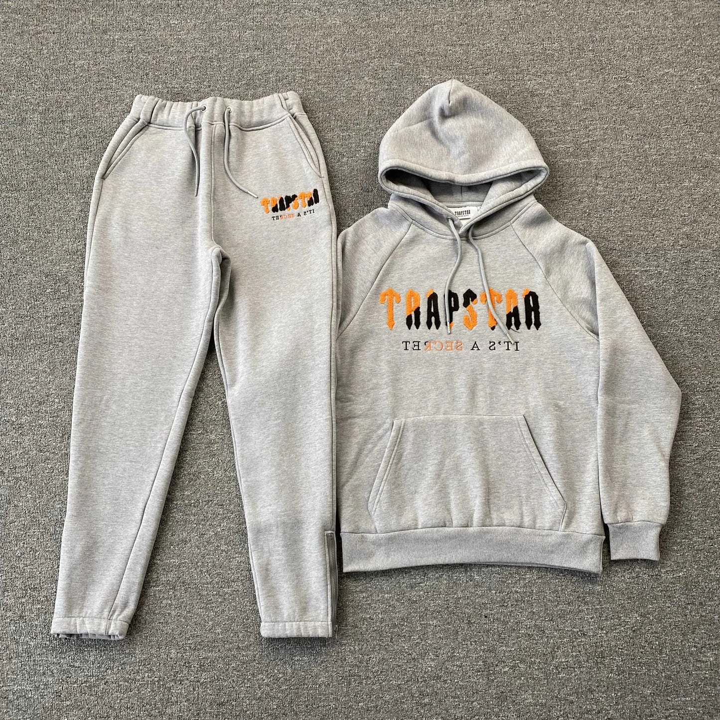 trapstar-chenille-decoded-tracksuit-grey-orange-Drip Store Argentina