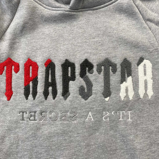 trapstar-chenille-decoded-tracksuit-grey-red-2-Drip Store Argentina