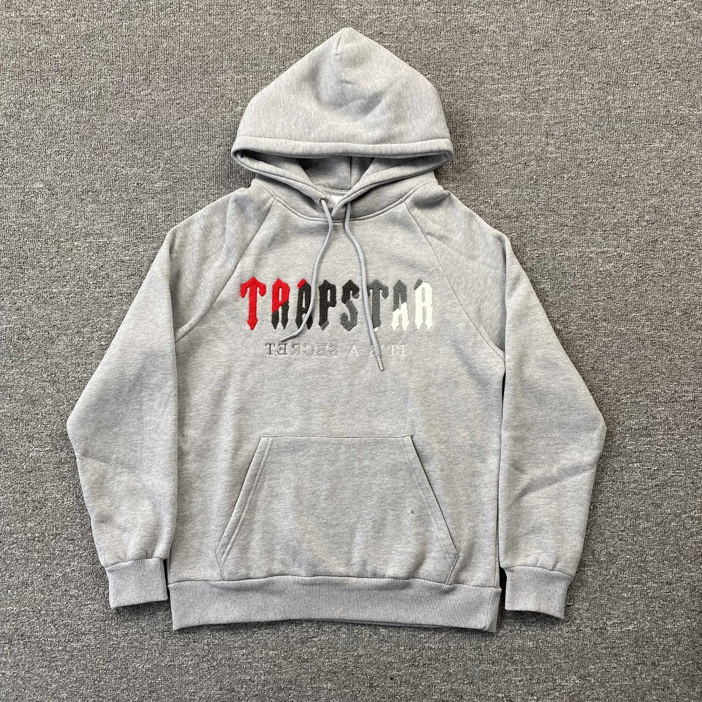 trapstar-chenille-decoded-tracksuit-grey-red-3-Drip Store Argentina