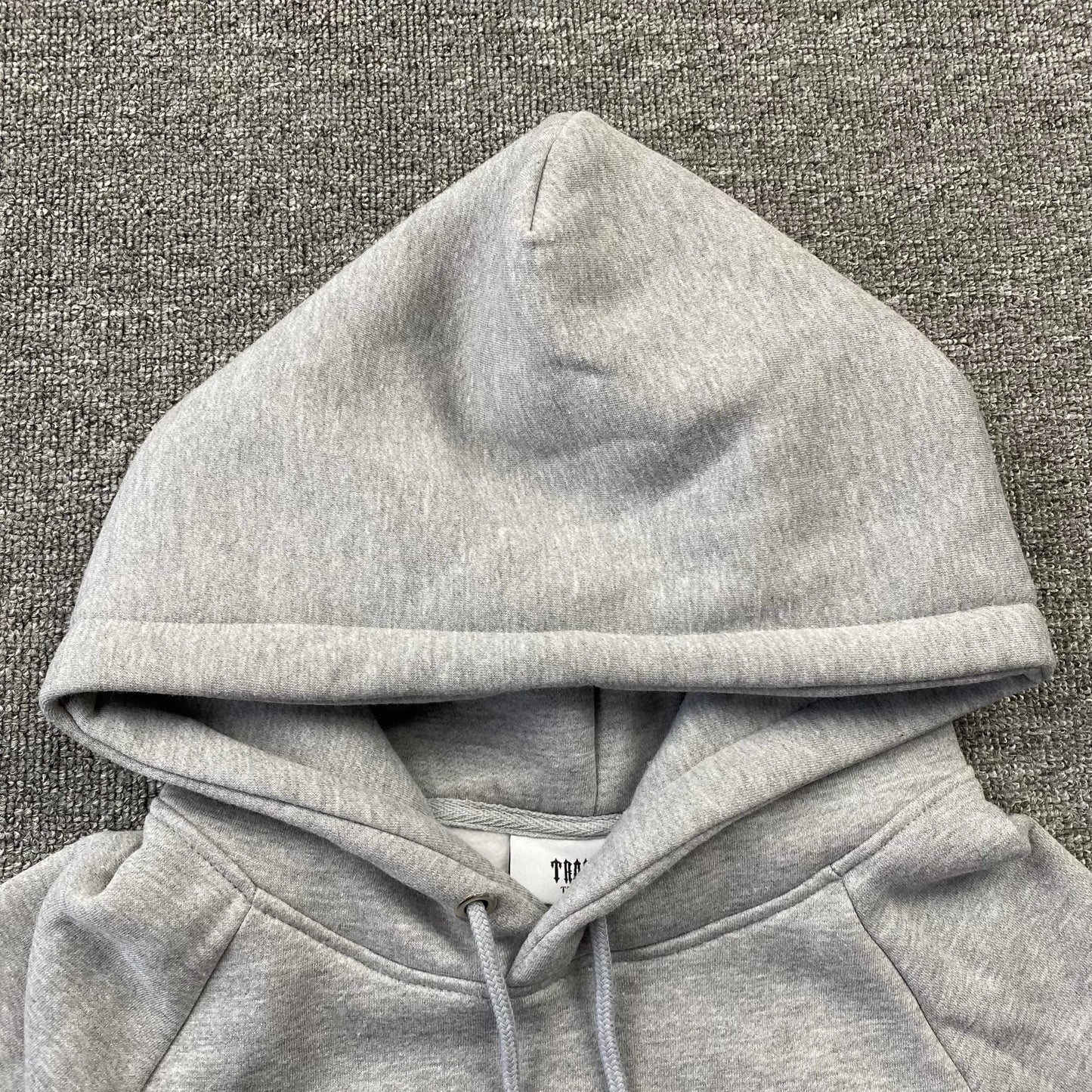 trapstar-chenille-decoded-tracksuit-grey-red-6-Drip Store Argentina