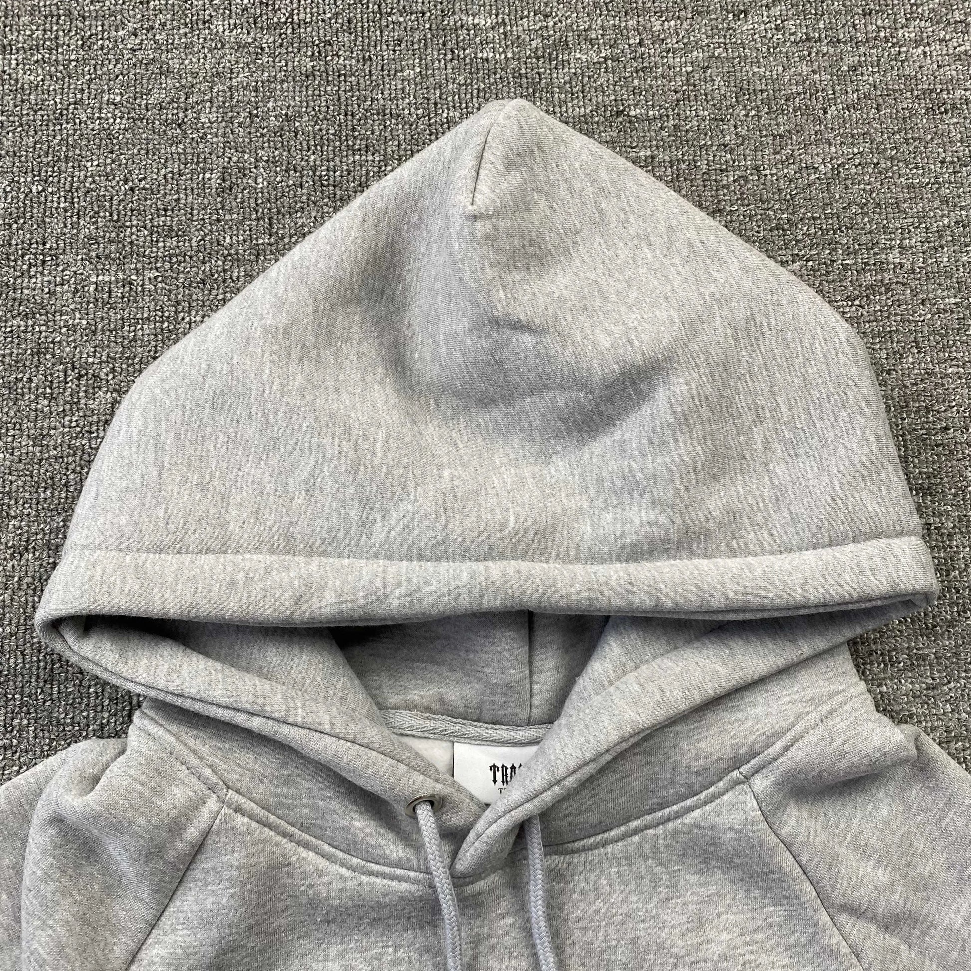 trapstar-chenille-decoded-tracksuit-grey-red-6-Drip Store Argentina