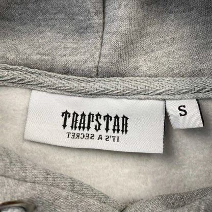 trapstar-chenille-decoded-tracksuit-grey-red-7-Drip Store Argentina