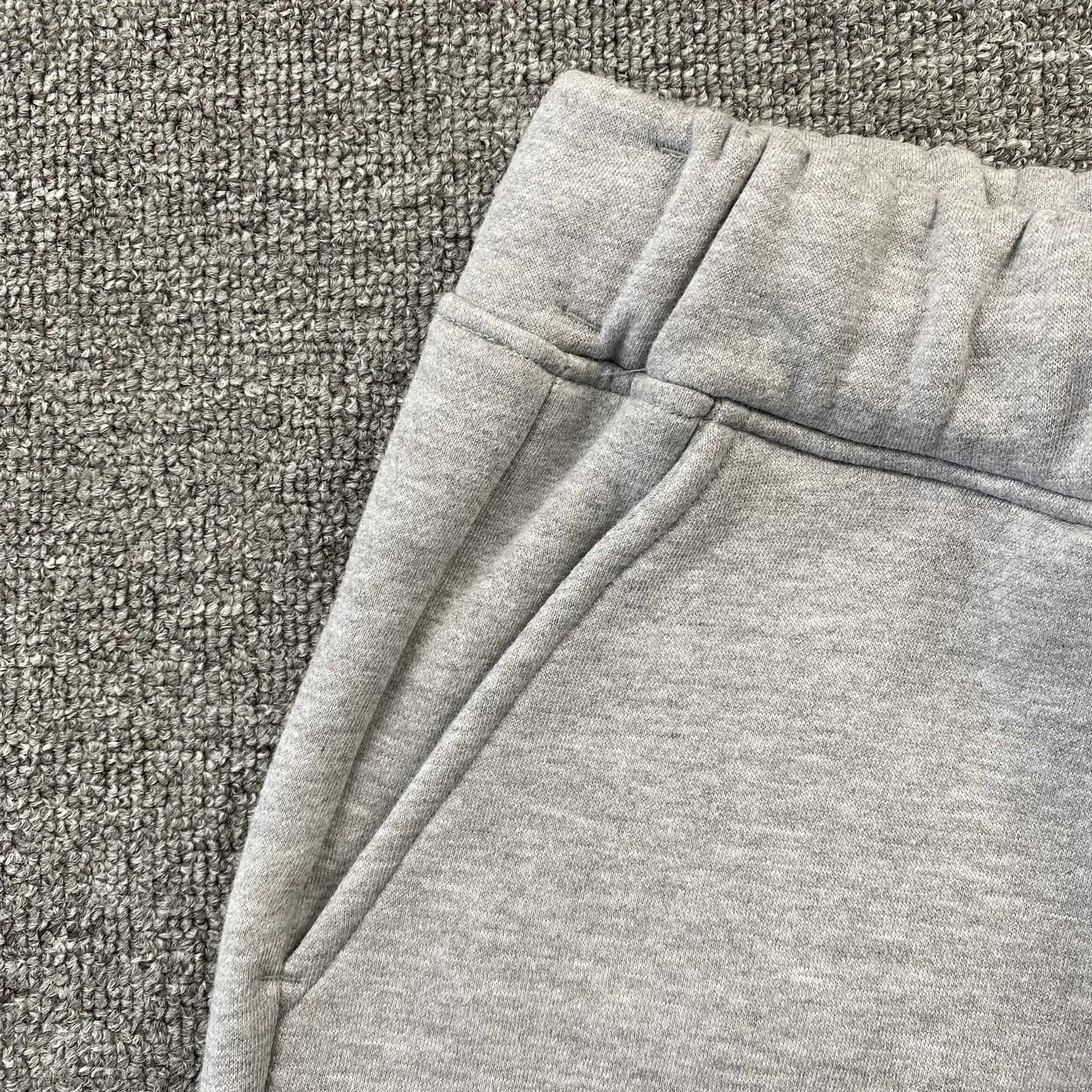 trapstar-chenille-decoded-tracksuit-grey-red-9-Drip Store Argentina