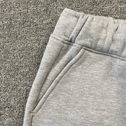 trapstar-chenille-decoded-tracksuit-grey-red-9-Drip Store Argentina