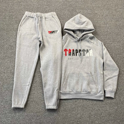 trapstar-chenille-decoded-tracksuit-grey-red-Drip Store Argentina