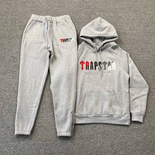 trapstar-chenille-decoded-tracksuit-grey-red-Drip Store Argentina