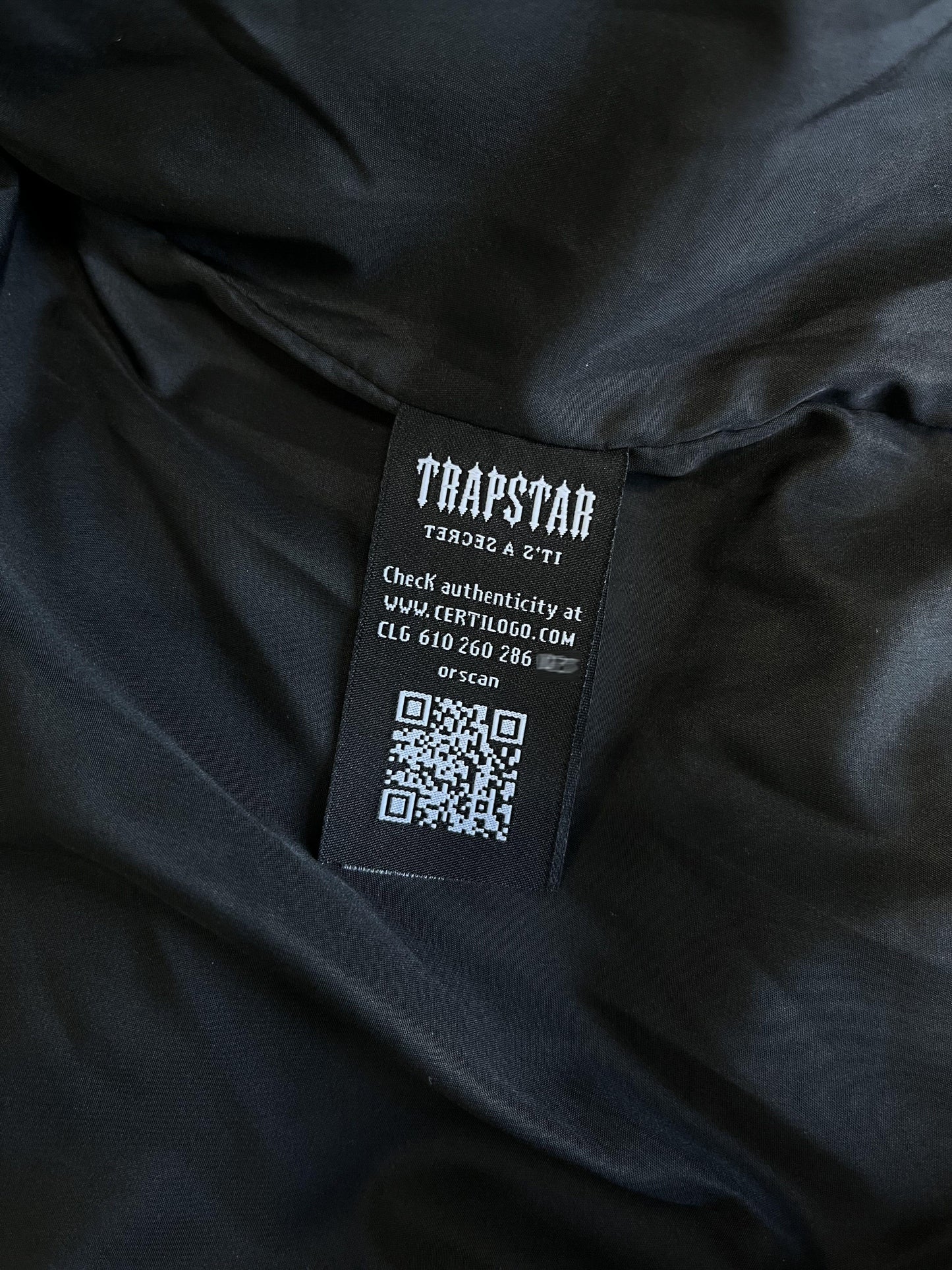 Campera Trapstar Decoded Hooded 2.0 Puffer Negra