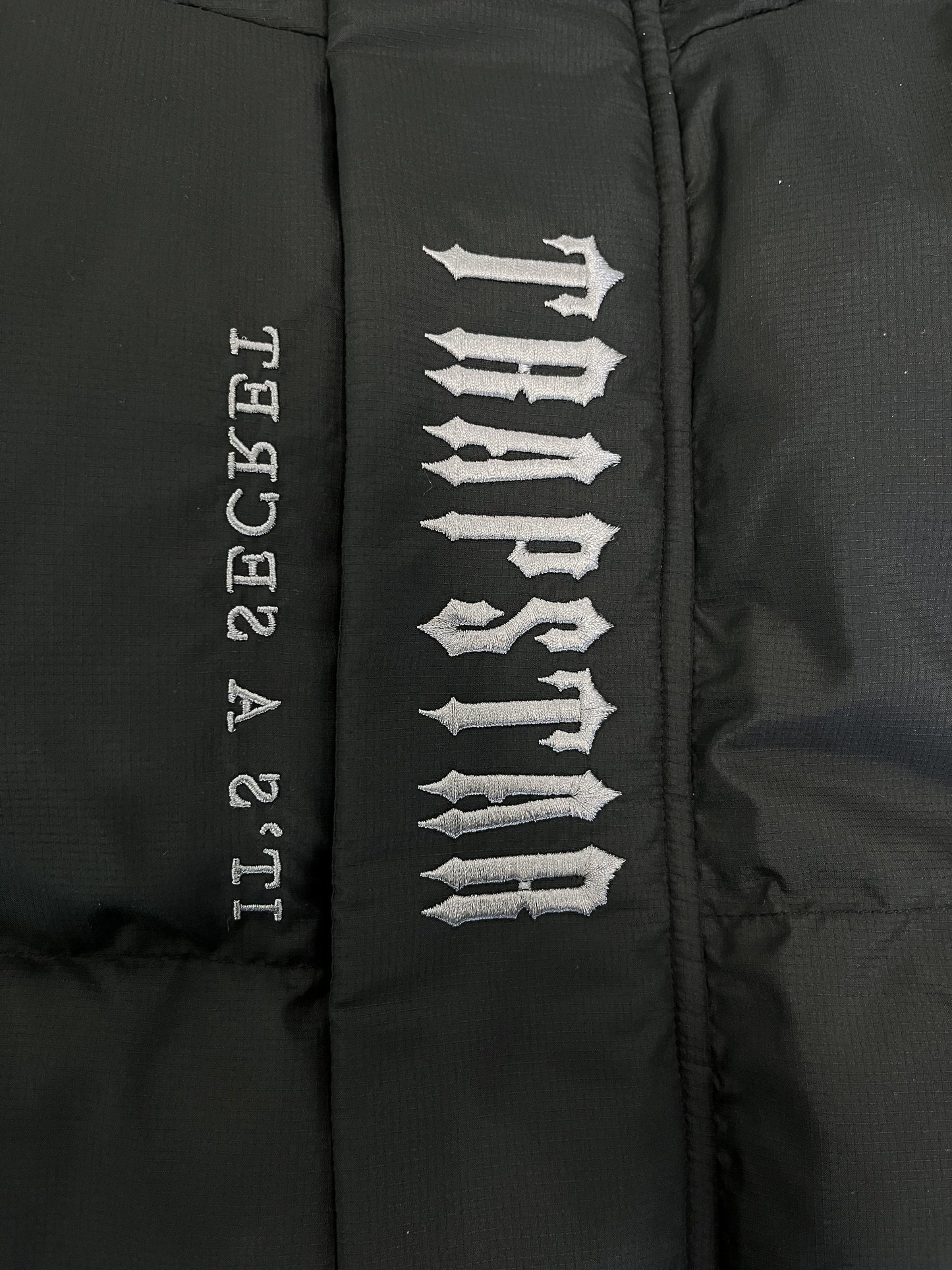 Campera Trapstar Decoded Hooded 2.0 Puffer Negra
