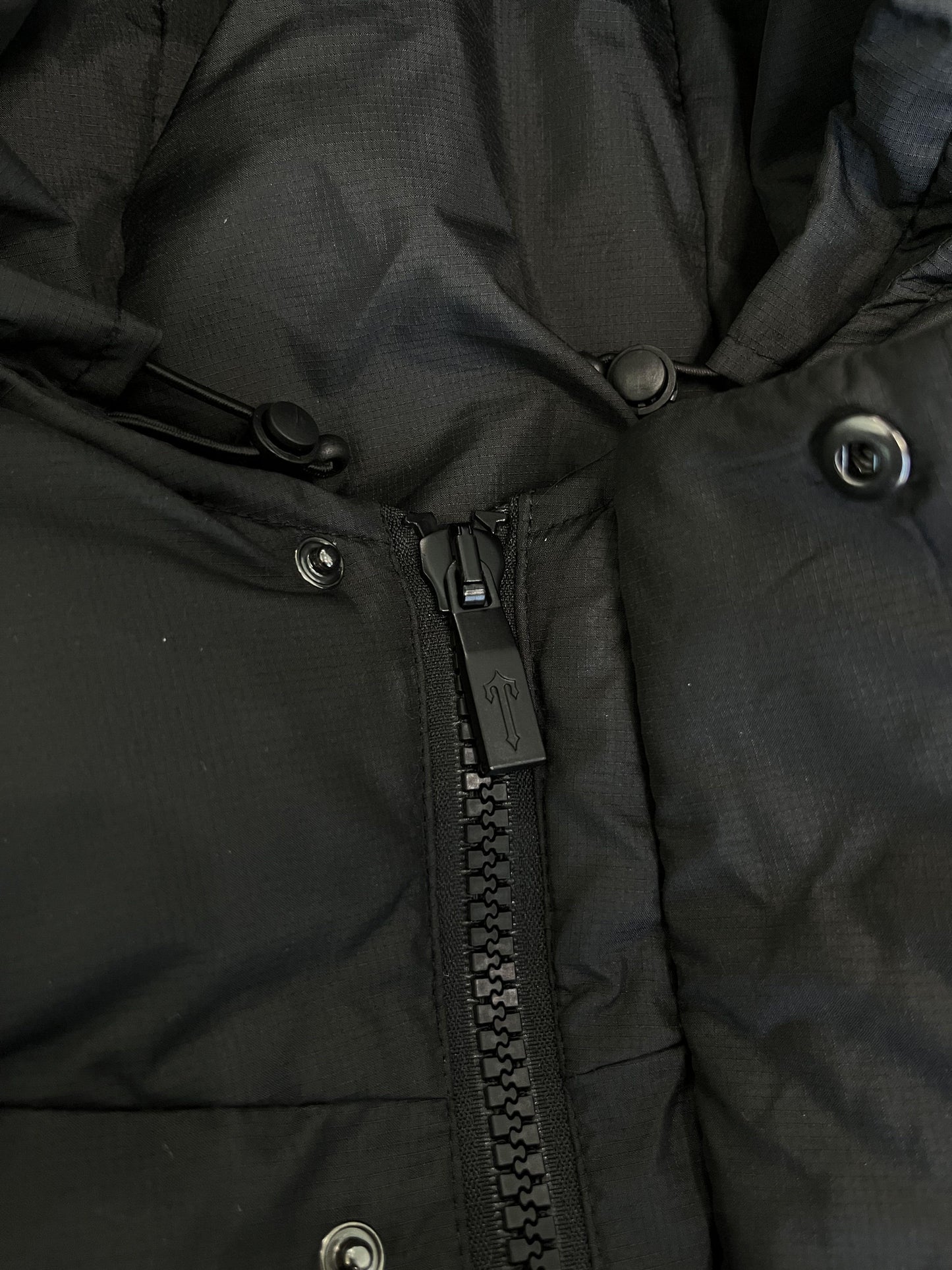 Campera Trapstar Decoded Hooded 2.0 Puffer Negra
