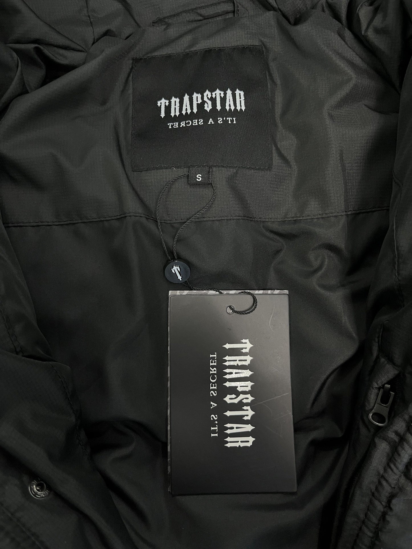 Campera Trapstar Decoded Hooded 2.0 Puffer Negra
