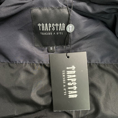 trapstar-decoded-hooded-2_0-puffer-jacket-black-gradient-6-Drip Store Argentina