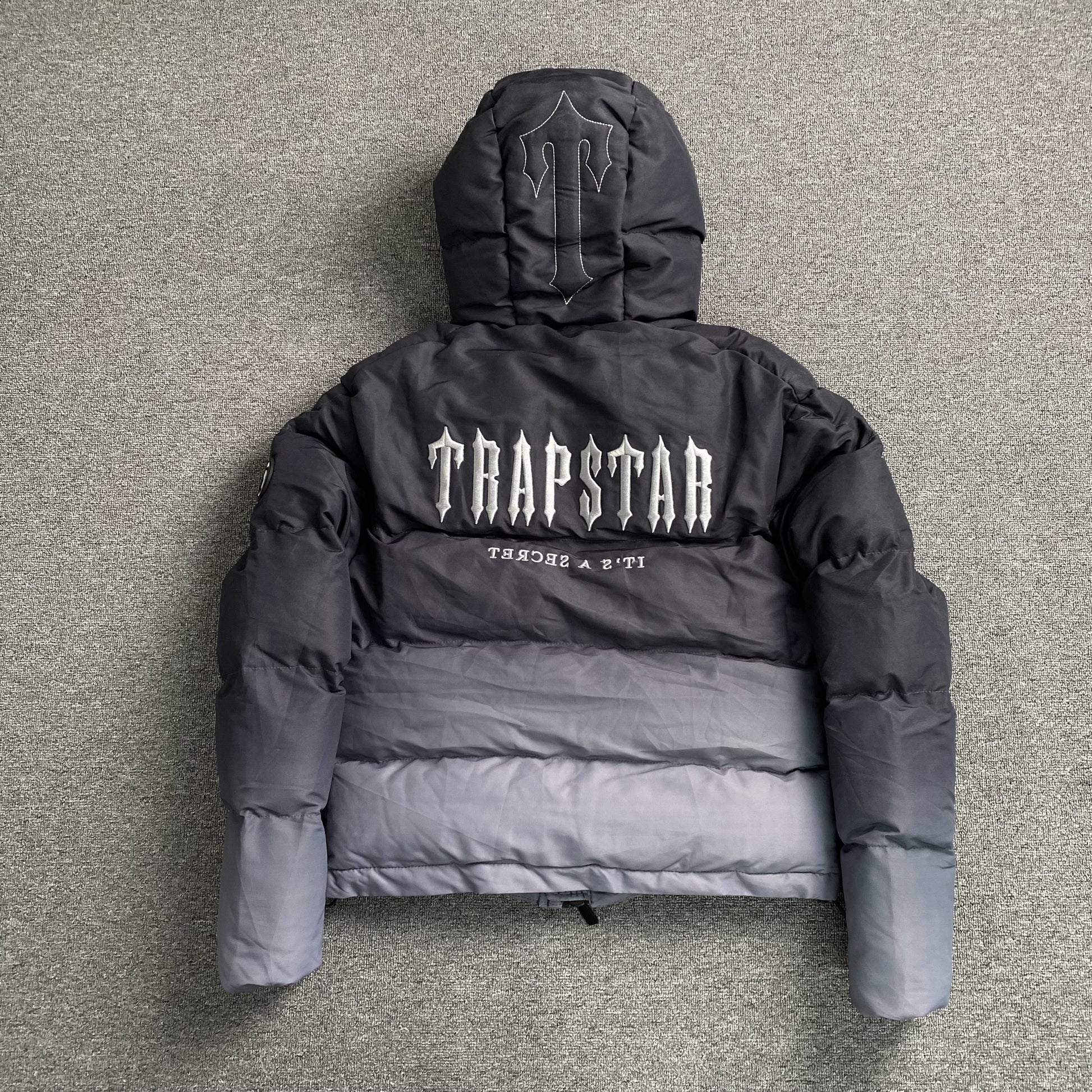 trapstar-decoded-hooded-2_0-puffer-jacket-black-gradient-Drip Store Argentina