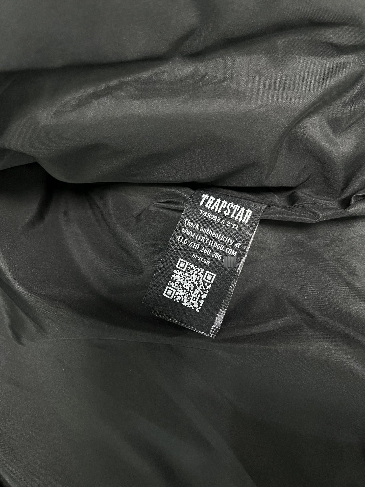 Campera Trapstar Decoded Hooded 2.0 Puffer Negra