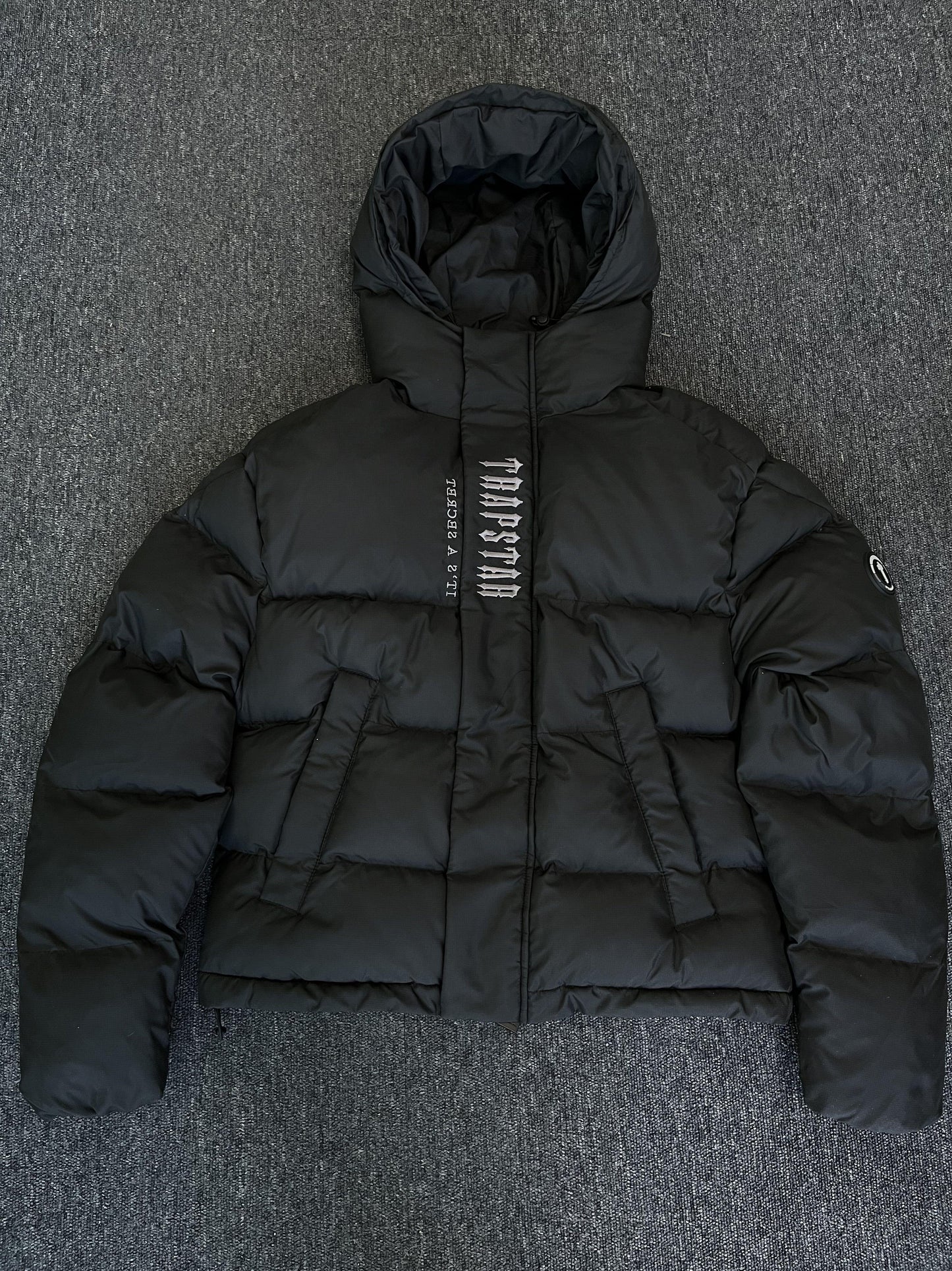 Campera Trapstar Decoded Hooded 2.0 Puffer Negra