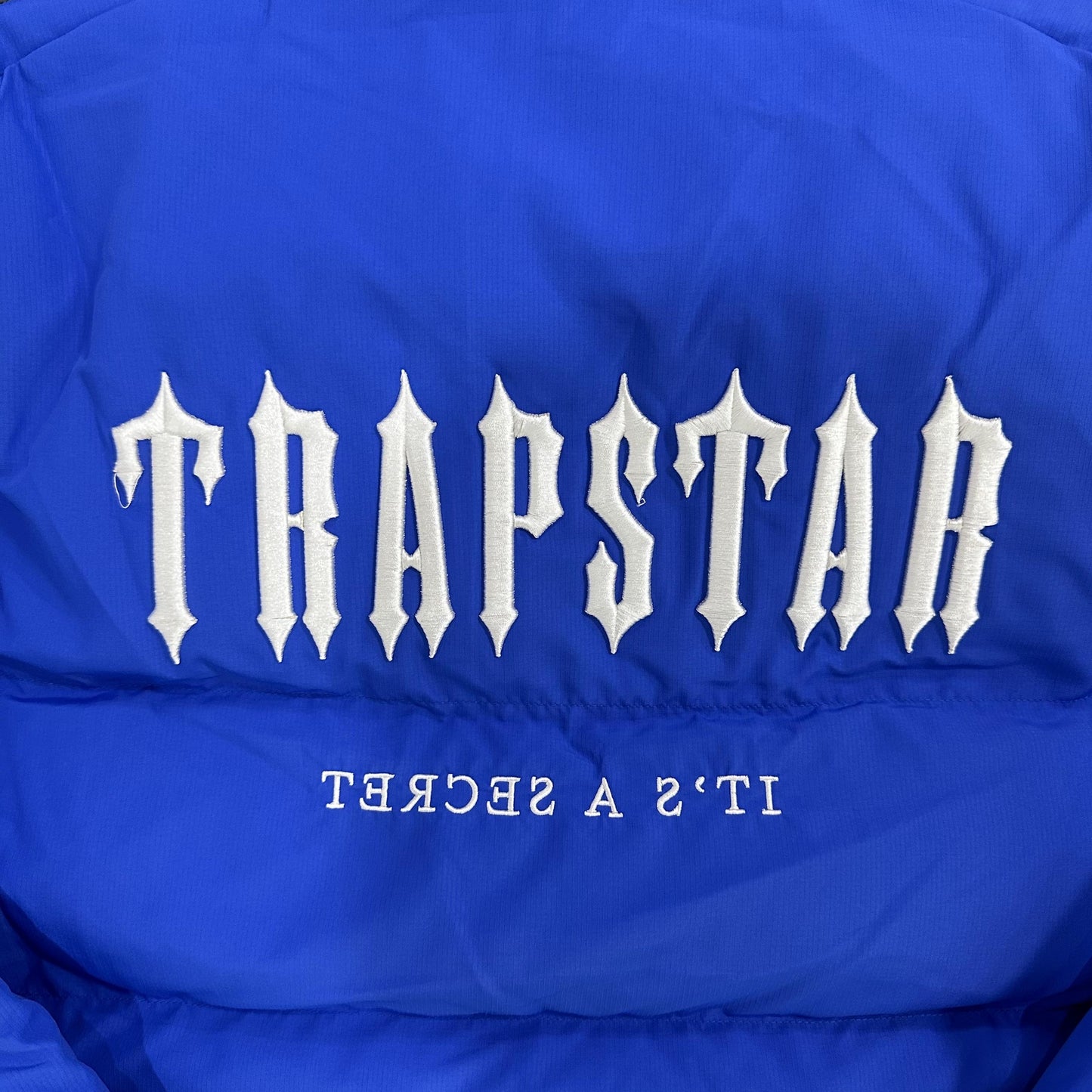 Campera Trapstar Decoded Hooded 2.0 Puffer Azul