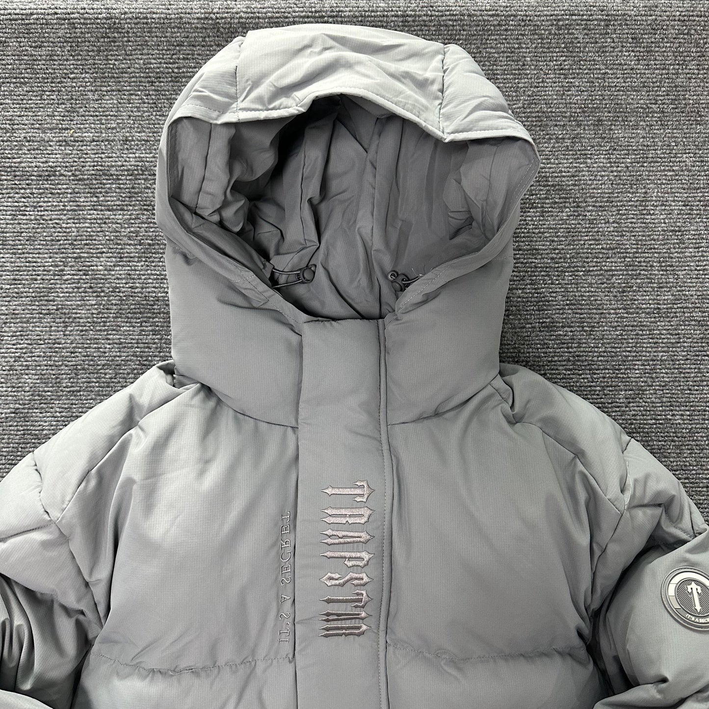 Campera Trapstar Decoded Hooded 2.0 Puffer Gris