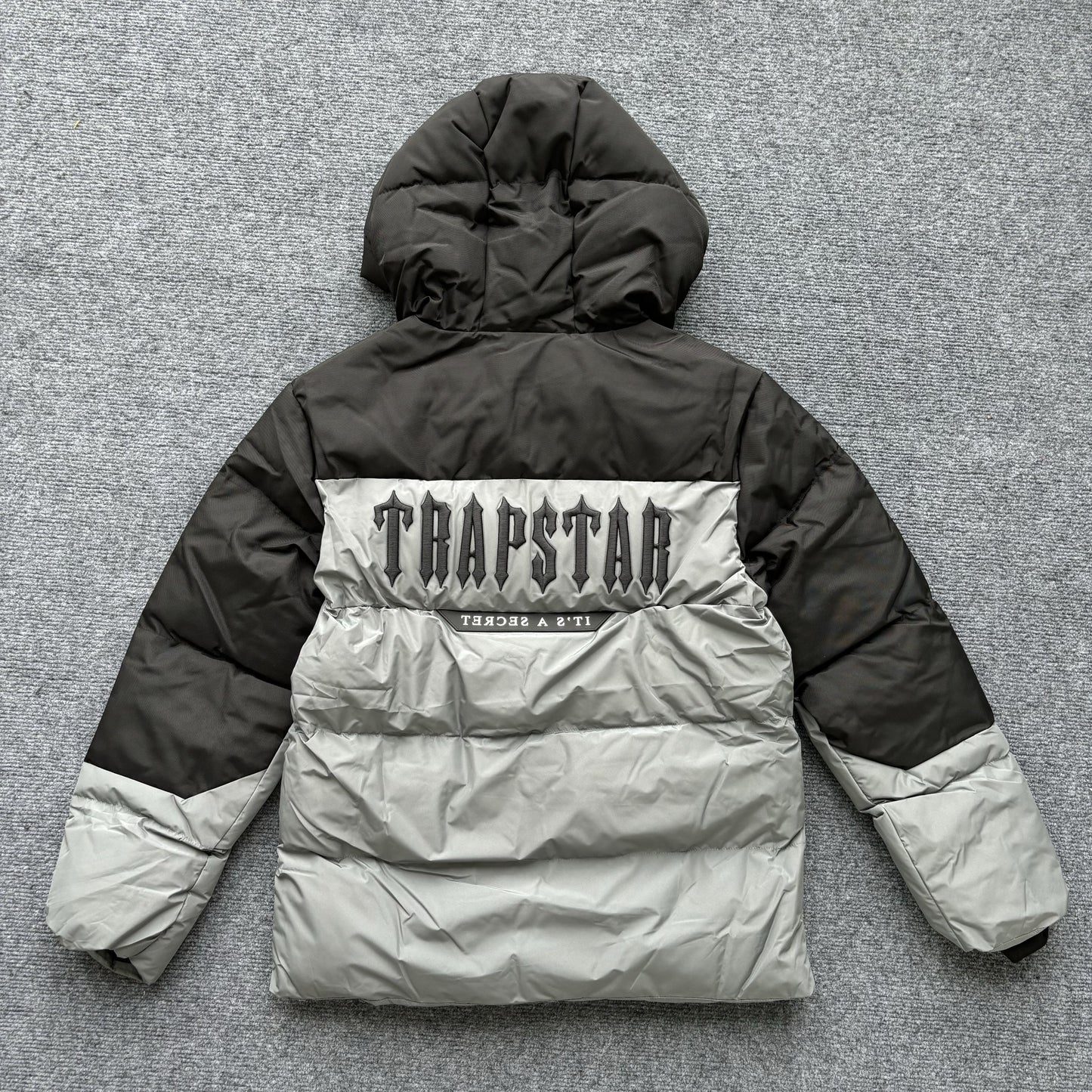 Campera Trapstar Decoded Puffer Gris