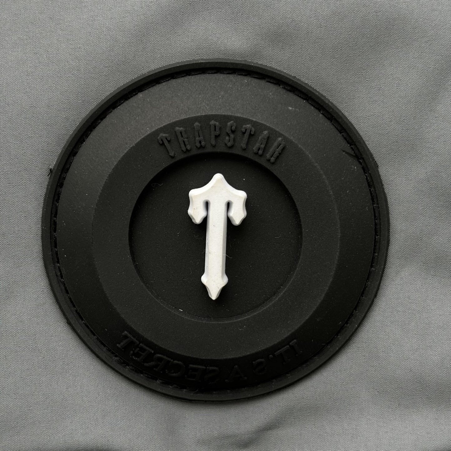 Campera Trapstar Decoded Puffer Gris