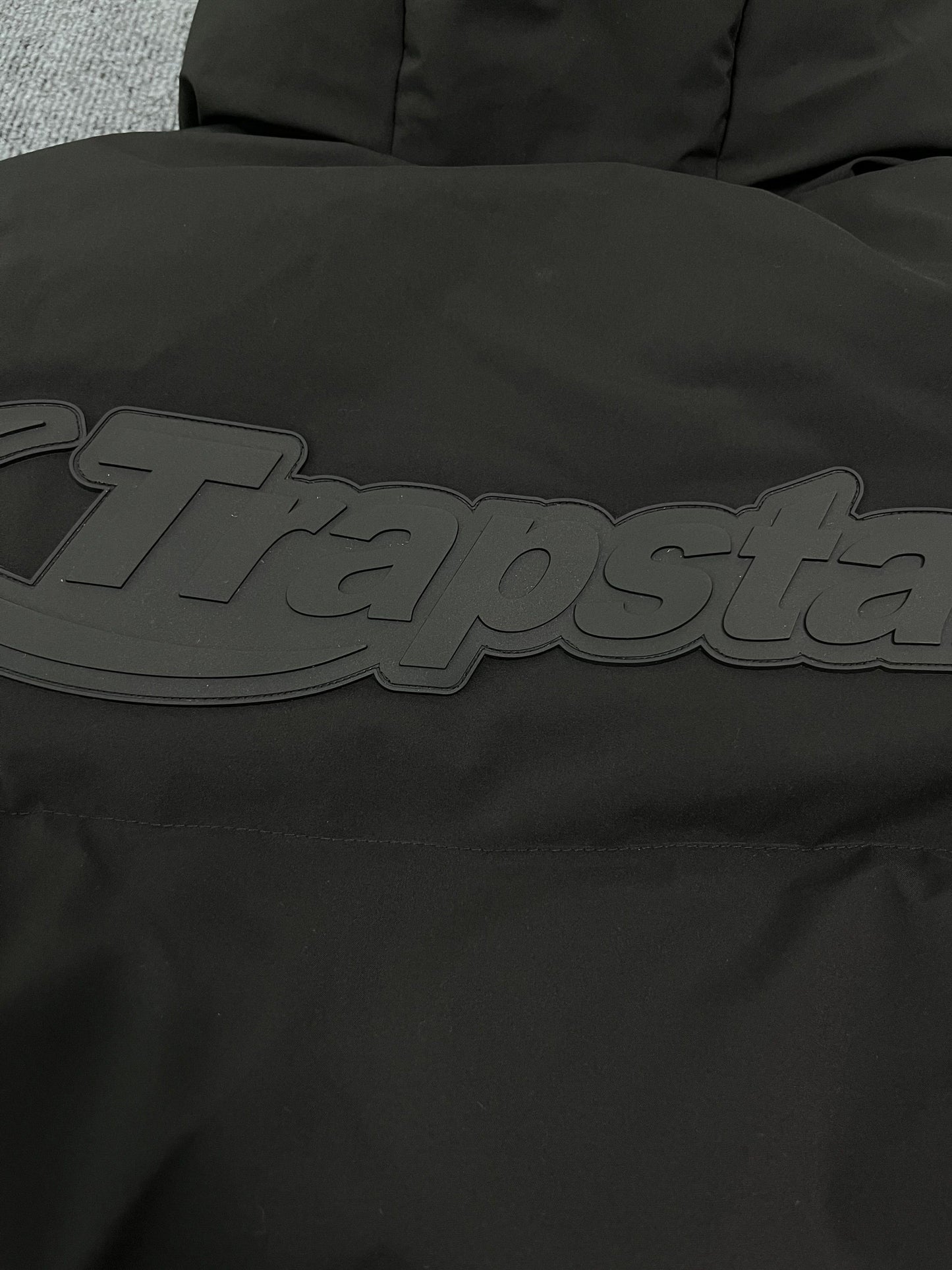 Campera Trapstar Hyperdrive Technical Puffer Negra