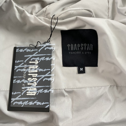 trapstar-hyperdrive-technical-puffer-jacket-light-grey-6-Drip Store Argentina