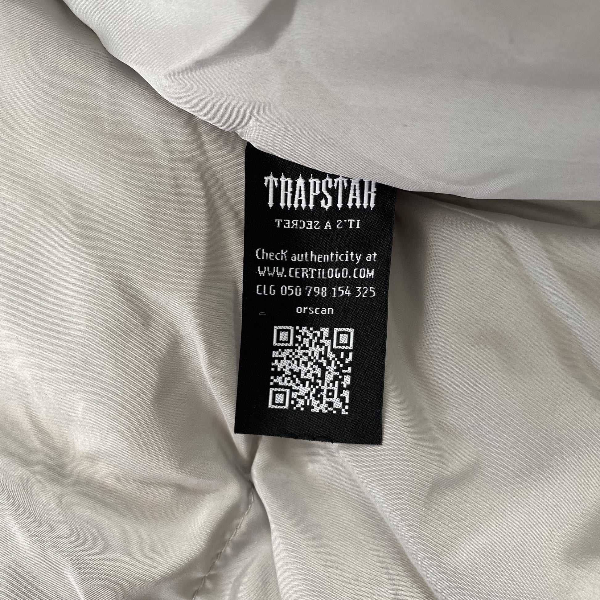 trapstar-hyperdrive-technical-puffer-jacket-light-grey-7-Drip Store Argentina