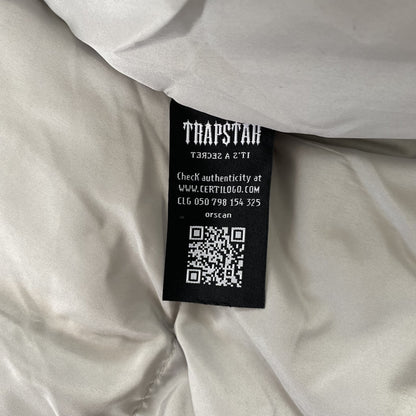 trapstar-hyperdrive-technical-puffer-jacket-light-grey-7-Drip Store Argentina