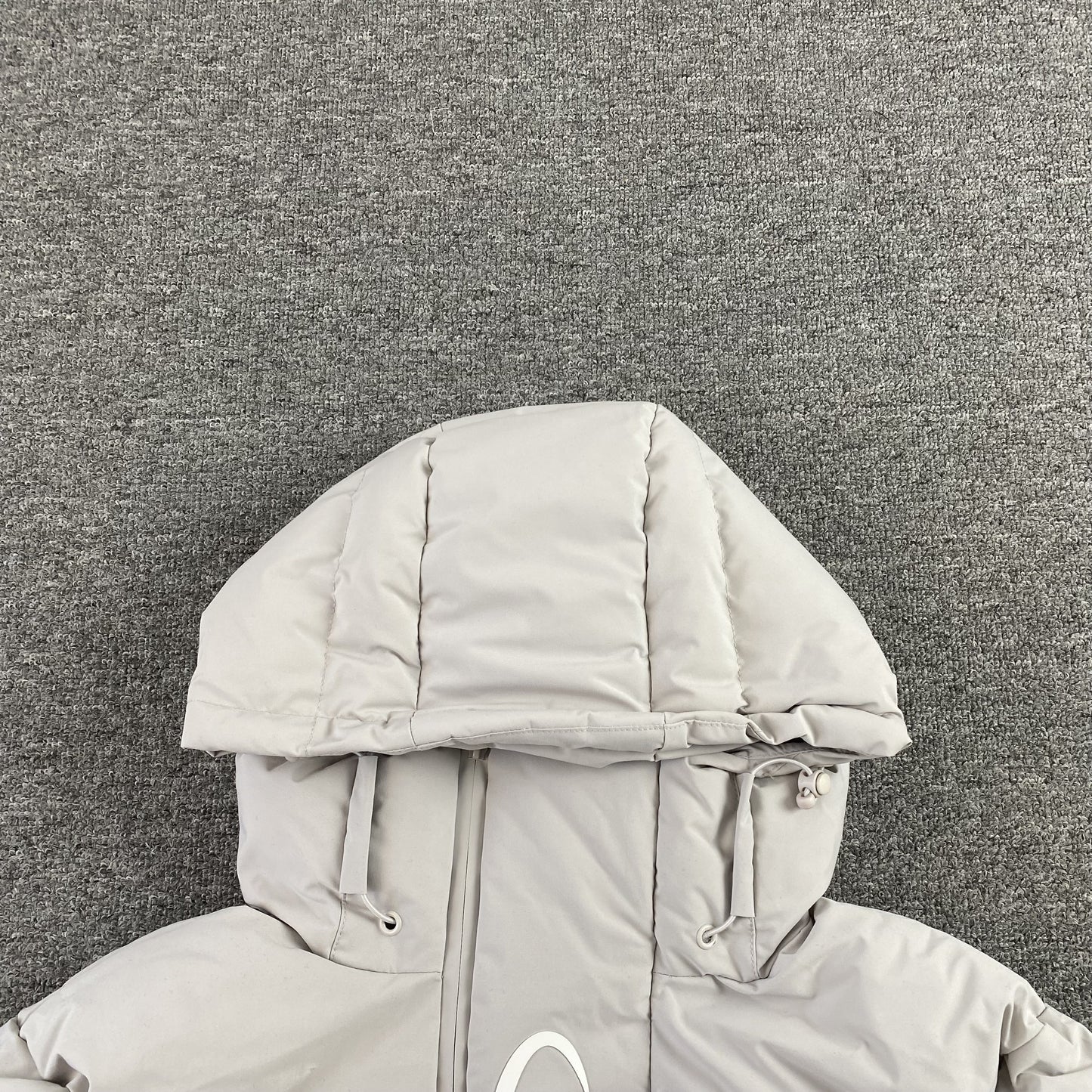 trapstar-hyperdrive-technical-puffer-jacket-light-grey-9-Drip Store Argentina