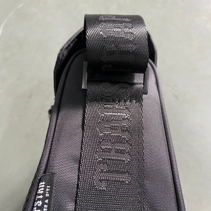 trapstar-irongate-1_0-crossbody-bag-black-tiger-camo-5-Drip Store Argentina