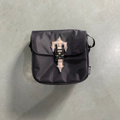 trapstar-irongate-1_0-crossbody-bag-black-tiger-camo-Drip Store Argentina