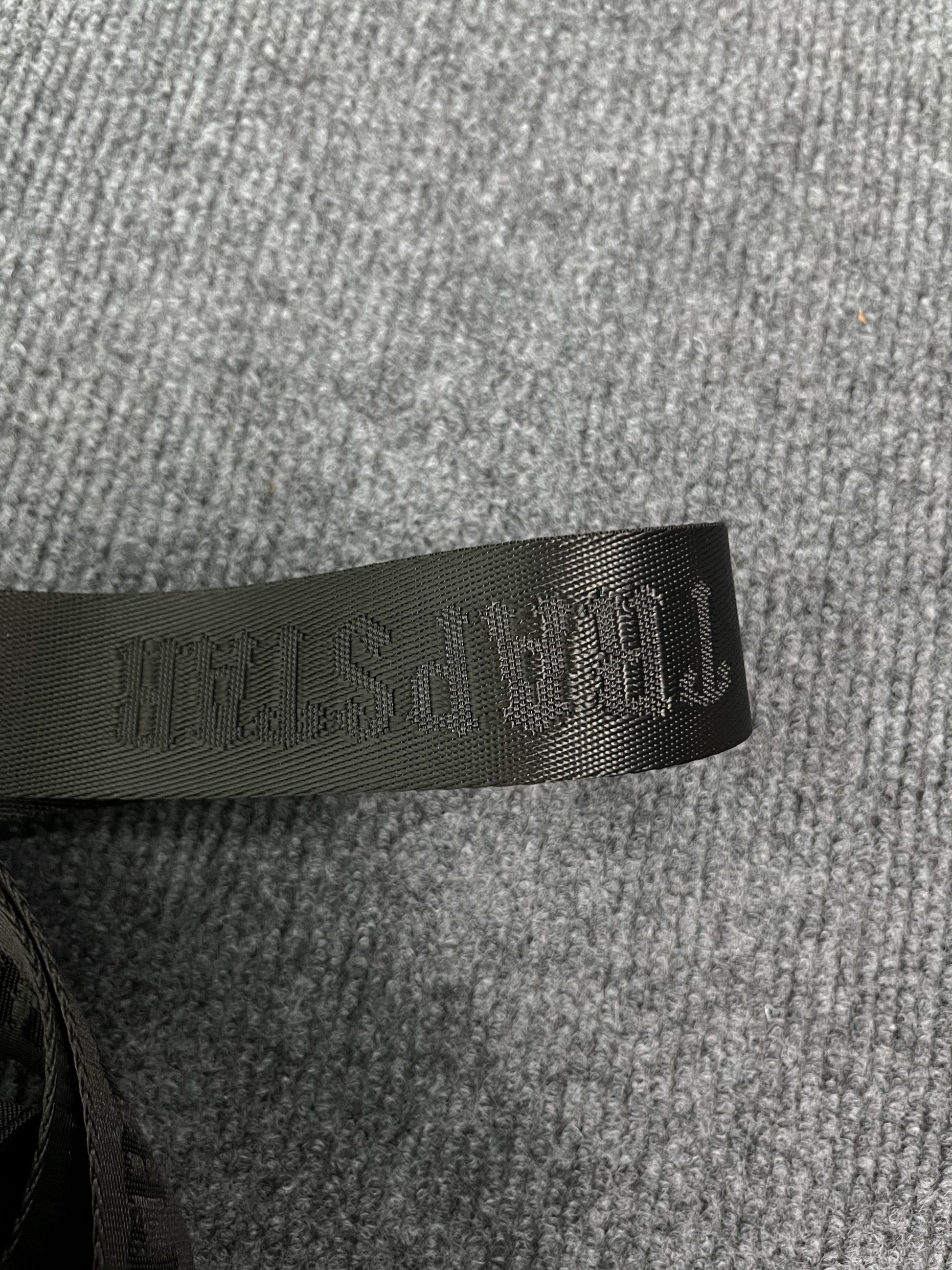 trapstar-irongate-1_0-crossbody-bag-gradient-blue-3-Drip Store Argentina