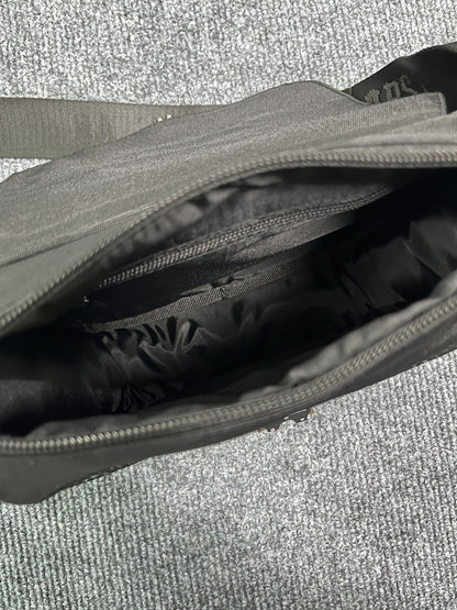 trapstar-irongate-1_0-crossbody-bag-gradient-blue-7-Drip Store Argentina