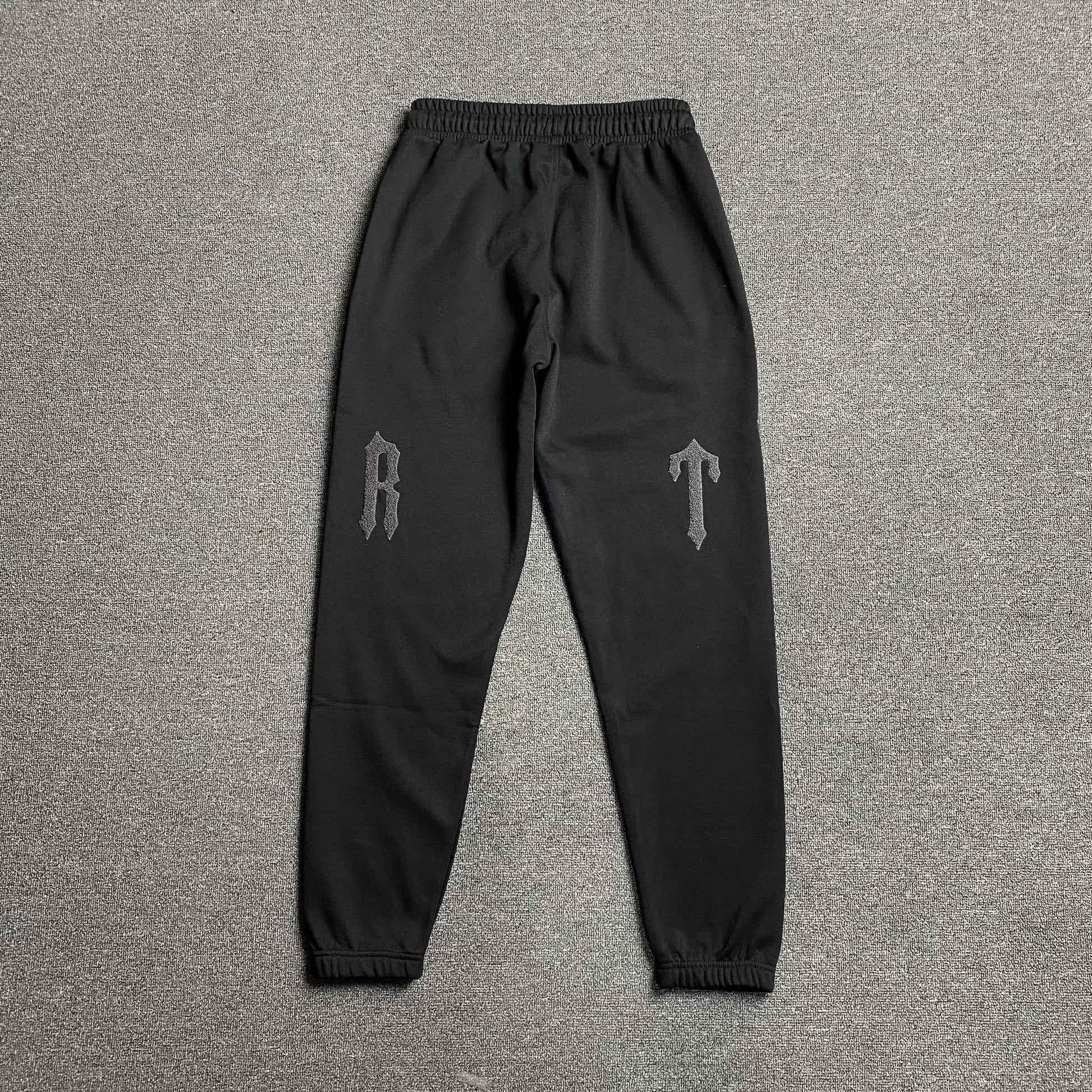 trapstar-irongate-arch-chenille-2_0-tracksuit-black-10_ca87d858-Drip Store Argentina