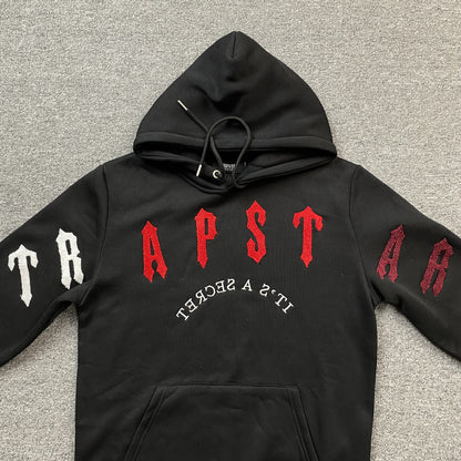 trapstar-irongate-arch-chenille-2_0-tracksuit-black-3-Drip Store Argentina