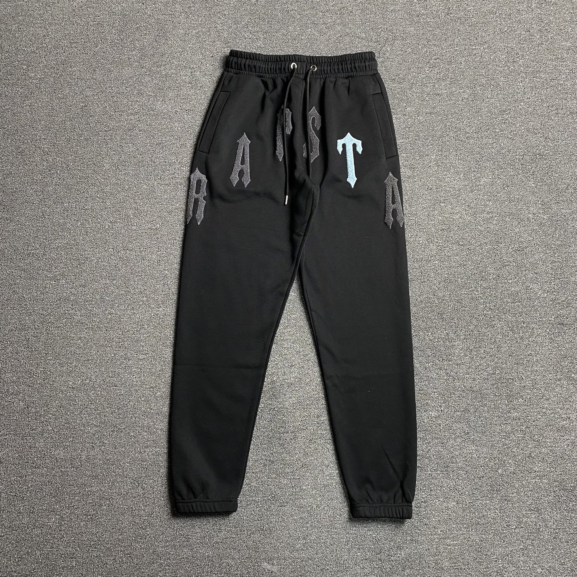 trapstar-irongate-arch-chenille-2_0-tracksuit-black-3_54ba214b-Drip Store Argentina