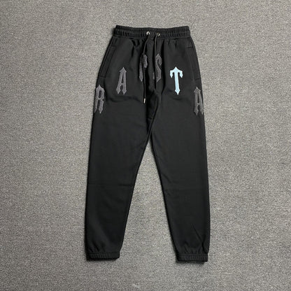 trapstar-irongate-arch-chenille-2_0-tracksuit-black-3_54ba214b-Drip Store Argentina
