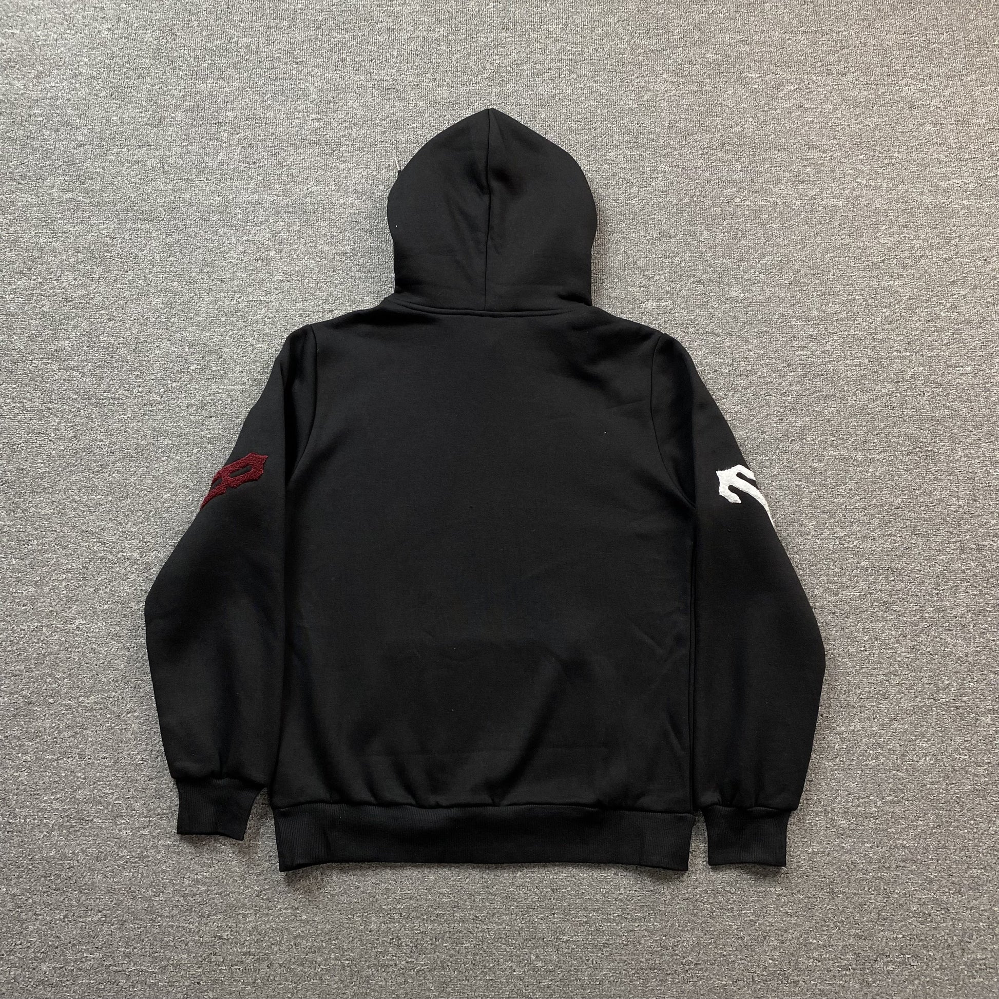 trapstar-irongate-arch-chenille-2_0-tracksuit-black-7-Drip Store Argentina