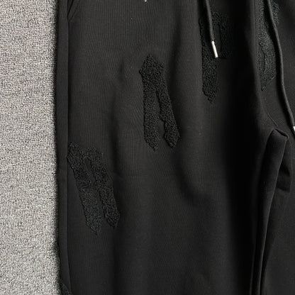 trapstar-irongate-arch-chenille-2_0-tracksuit-black-7_04df2ea4-Drip Store Argentina