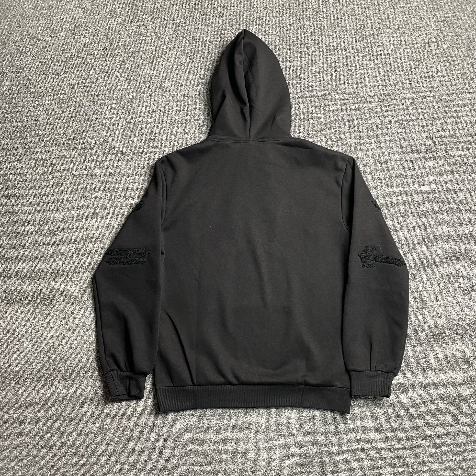 trapstar-irongate-arch-chenille-2_0-tracksuit-black-8_bddcfc63-Drip Store Argentina