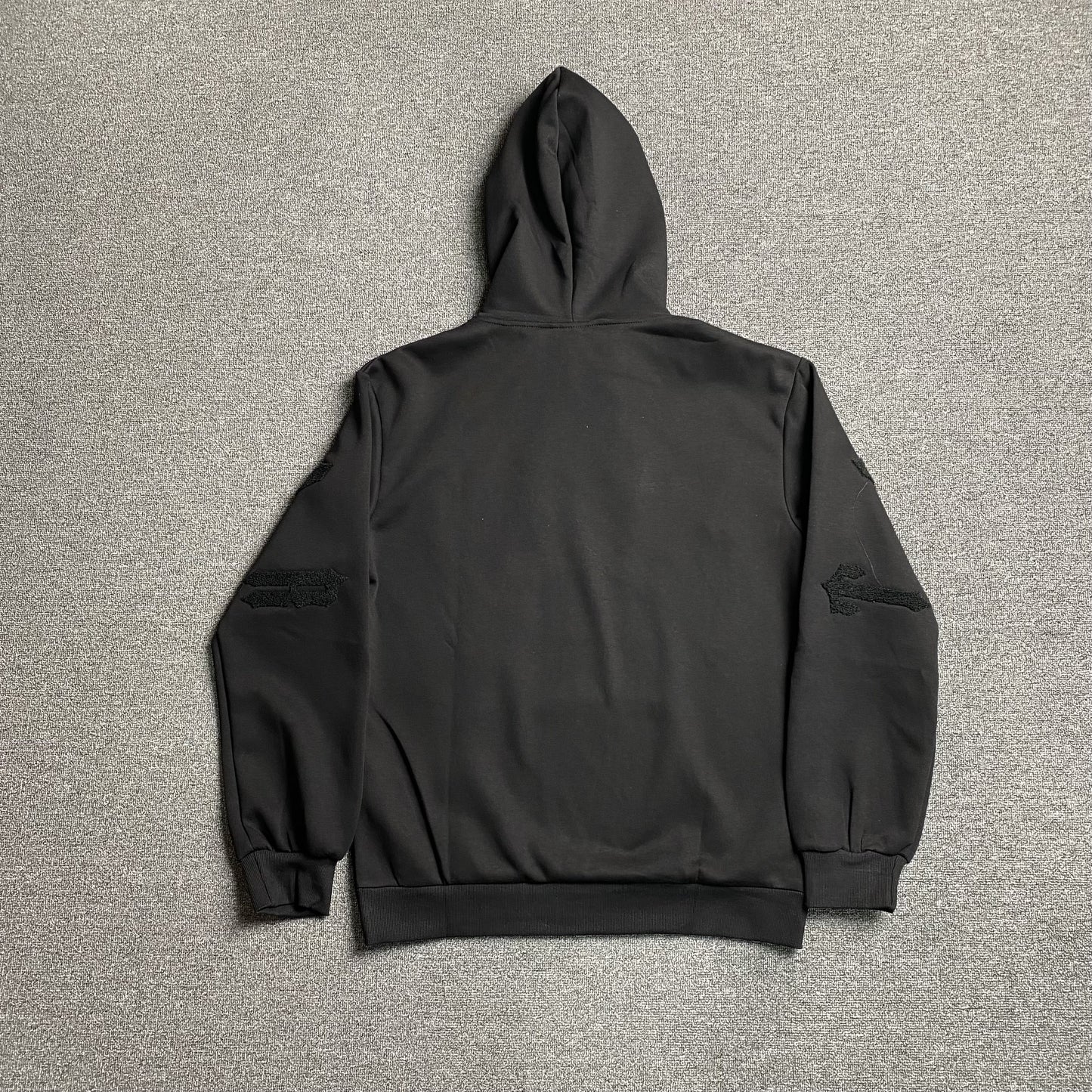 trapstar-irongate-arch-chenille-2_0-tracksuit-black-9_0b200733-Drip Store Argentina